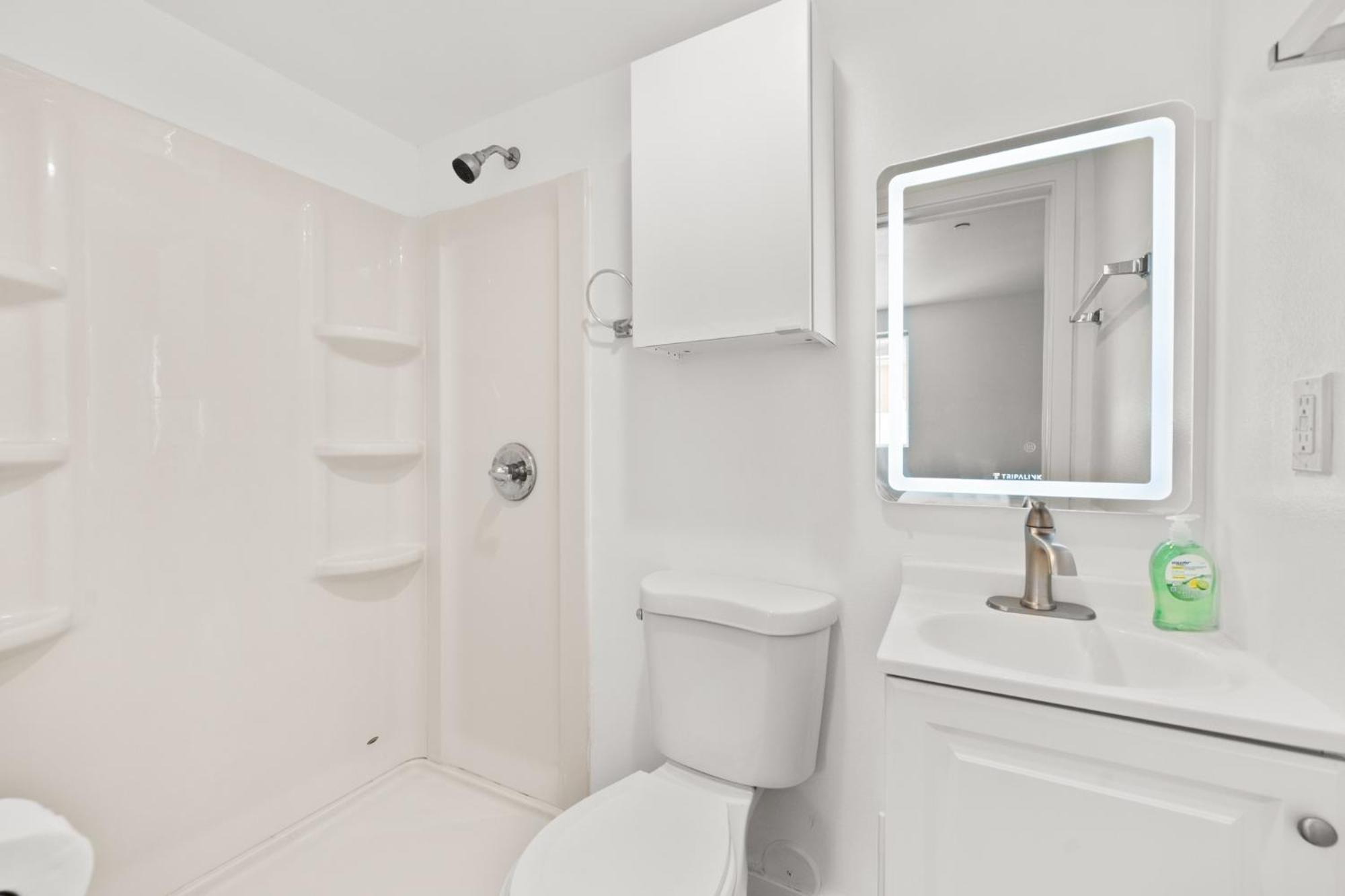 Charming Urban Retreat Near Usc In La- Private Room With Share Living Room With Kitchen 洛杉矶 外观 照片