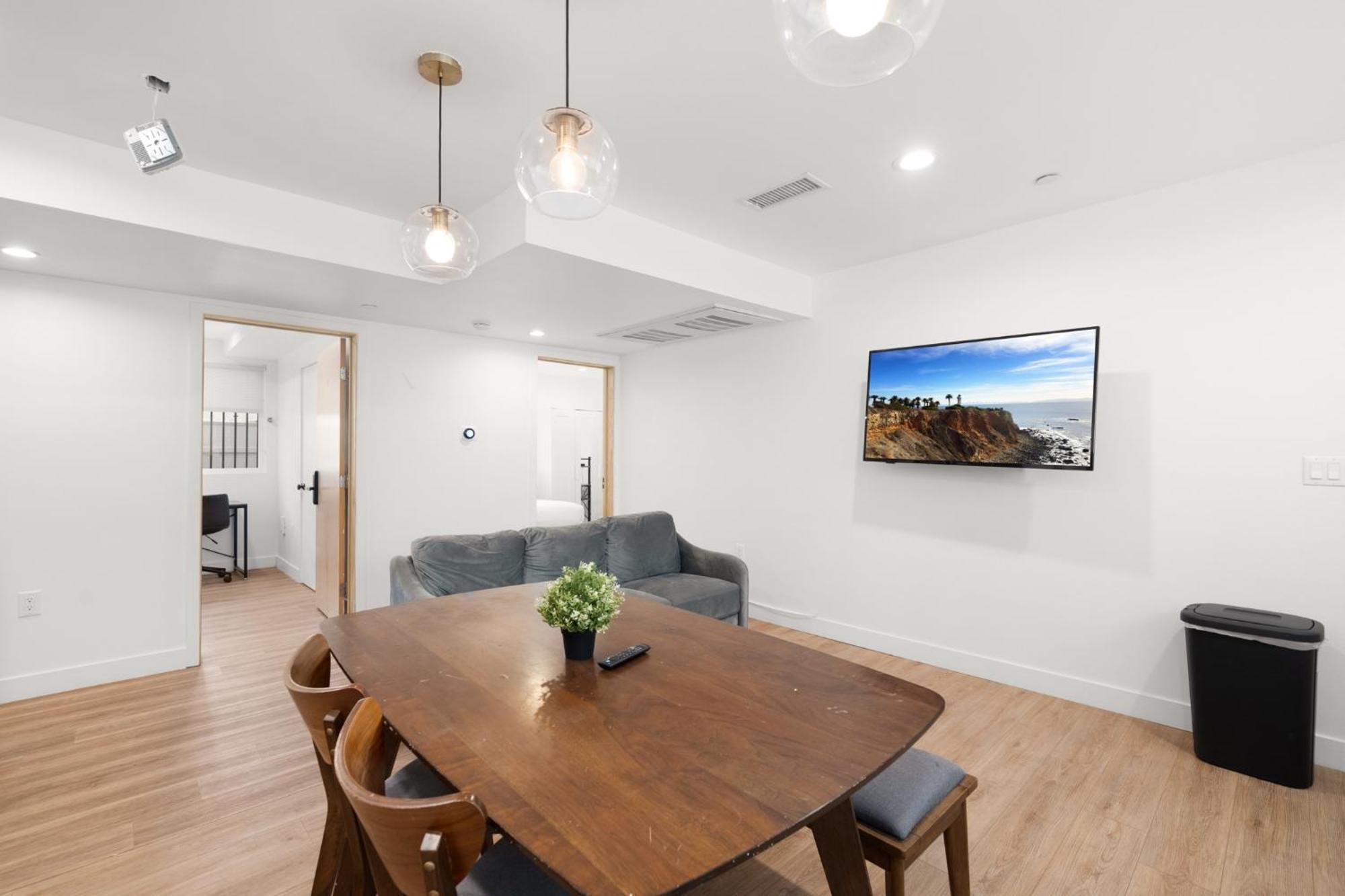 Charming Urban Retreat Near Usc In La- Private Room With Share Living Room With Kitchen 洛杉矶 外观 照片