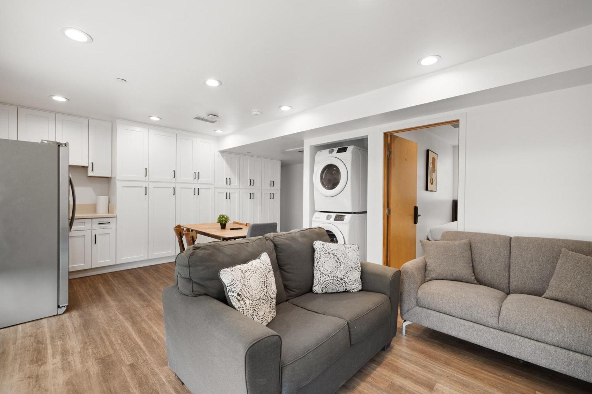 Charming Urban Retreat Near Usc In La- Private Room With Share Living Room With Kitchen 洛杉矶 外观 照片