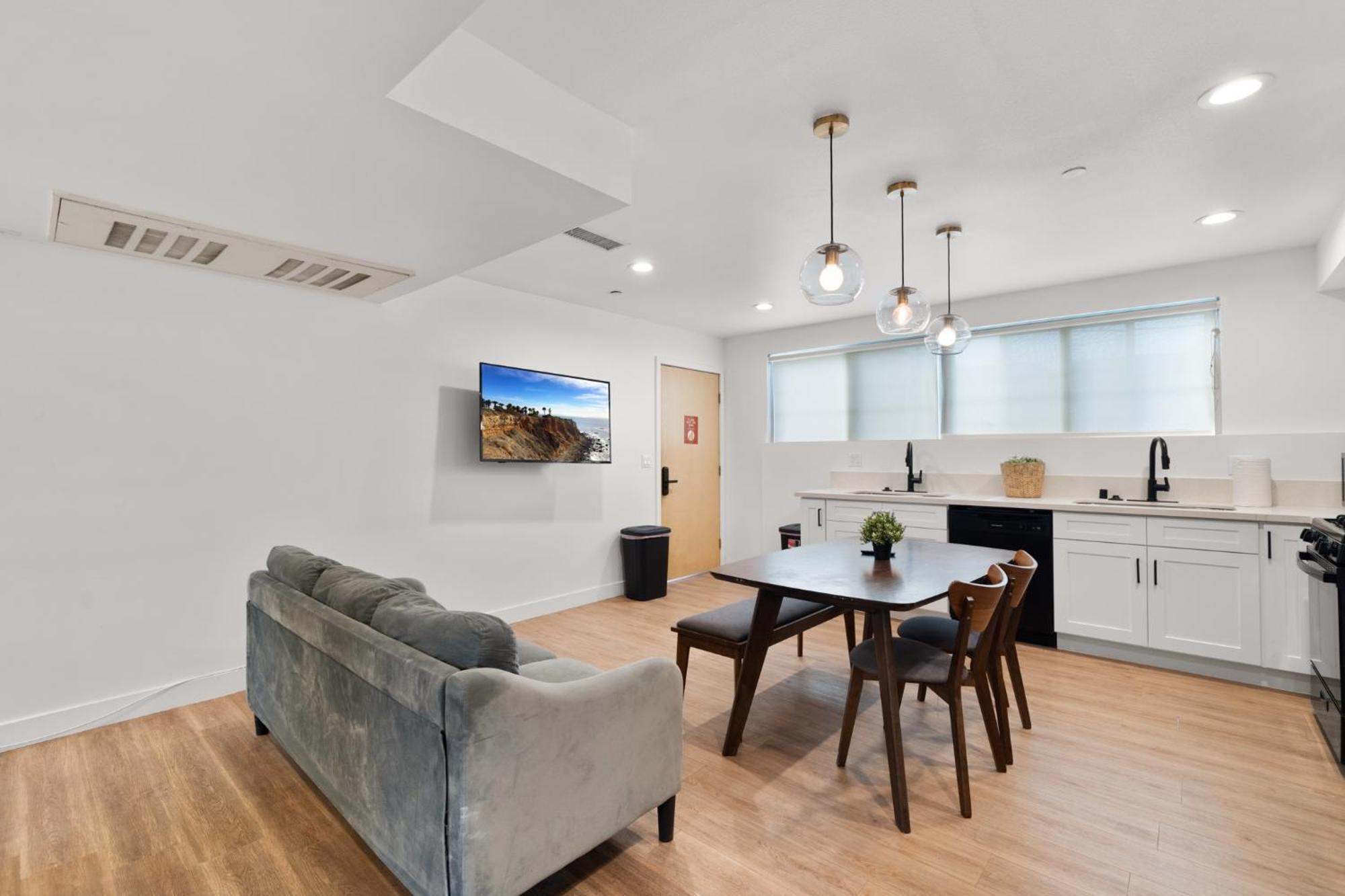 Charming Urban Retreat Near Usc In La- Private Room With Share Living Room With Kitchen 洛杉矶 外观 照片