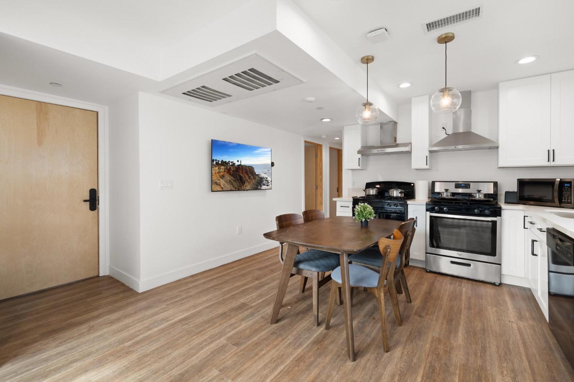 Charming Urban Retreat Near Usc In La- Private Room With Share Living Room With Kitchen 洛杉矶 外观 照片